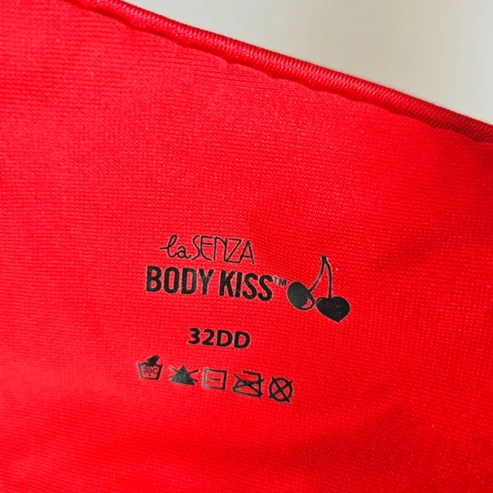 La SENZA 32DD Red Black Lace Plunge Bra Molded Cup Underwire Sexy Lingerie - Picture 3 of 15